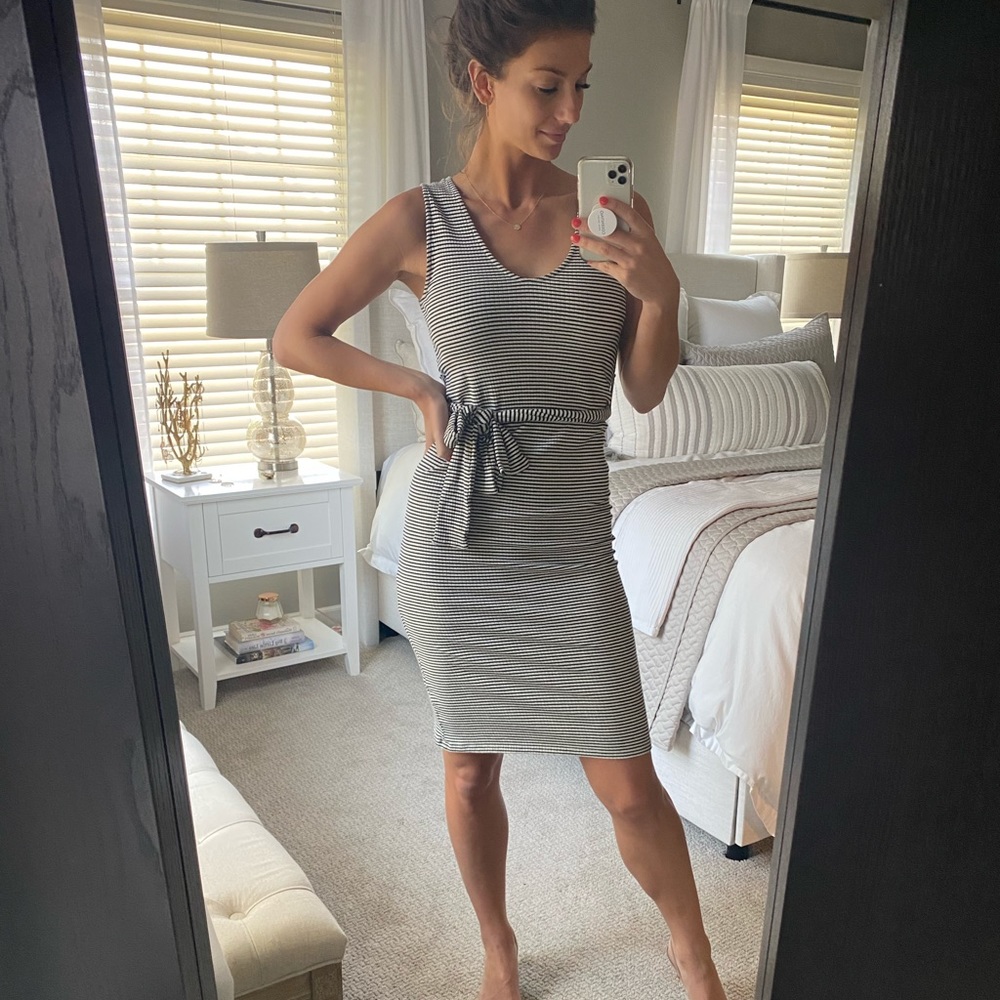 V-neck, Sleeveless Dress